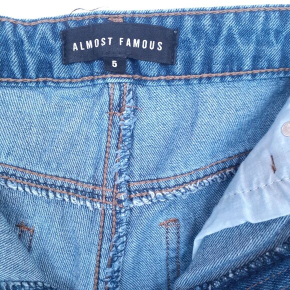 Almost Famous Womens Distressed Denim Shorts‎ Size 5 - Picture 5 of 16